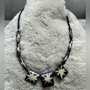 HANDCRAFTED, ARTISAN-MADE BEAD NECKLACE OS